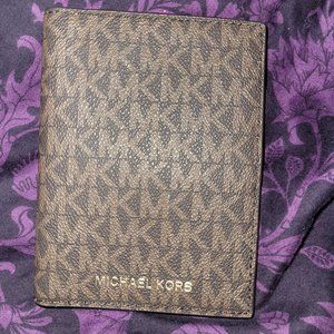 BRAND NEW Michael Kors Leather Jet Set Passport Wallet